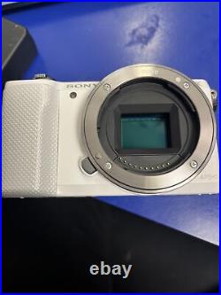 Sony A5000 Camera Mirrorless 20.1MP with 16-50mm, V. Good Cond